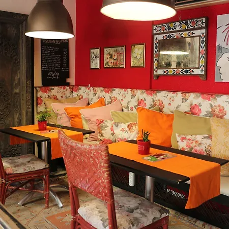 מלון Nensie's Boutique 2*